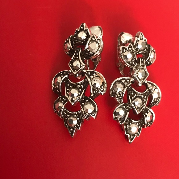 Vintage 1950’s Emmons Clip On Earrings - Picture 5 of 10